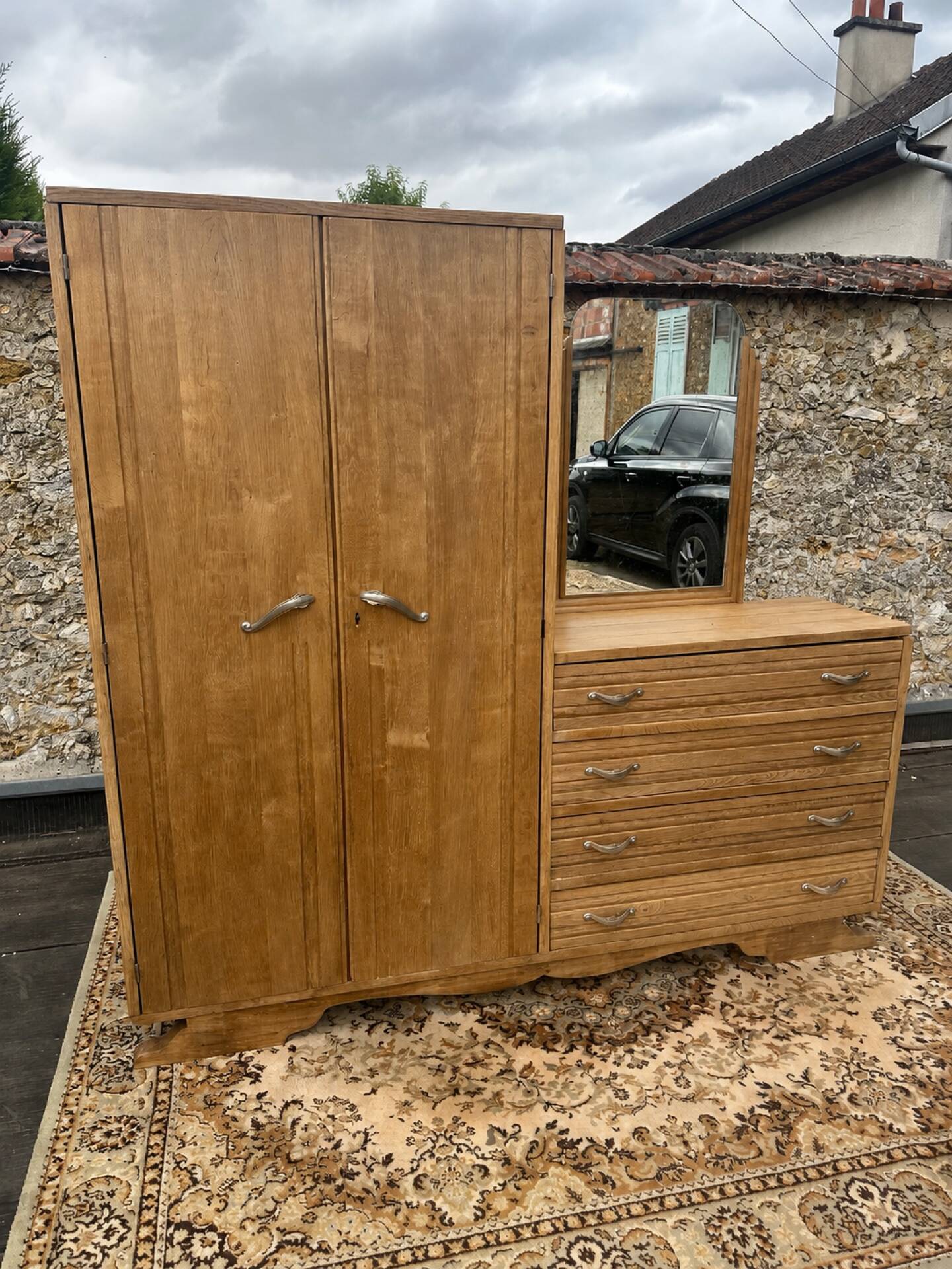Wardrobe chest