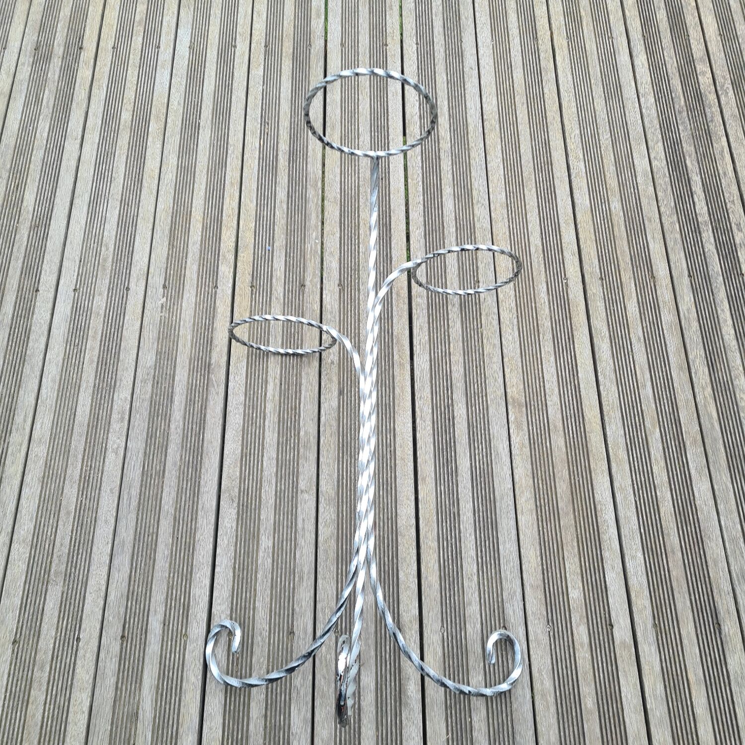 Plant holder: grey wrought iron tripod