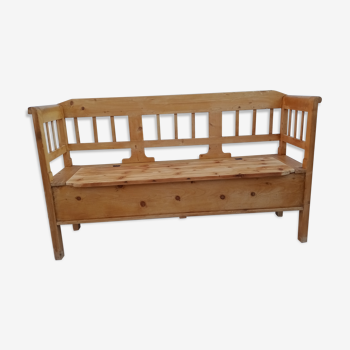 Rustic chest bench