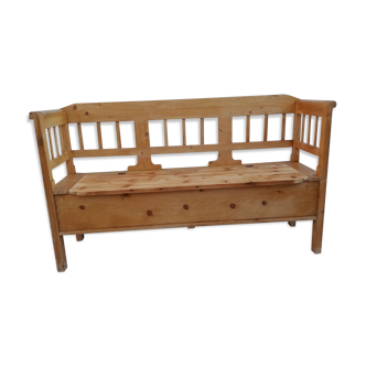 Rustic chest bench