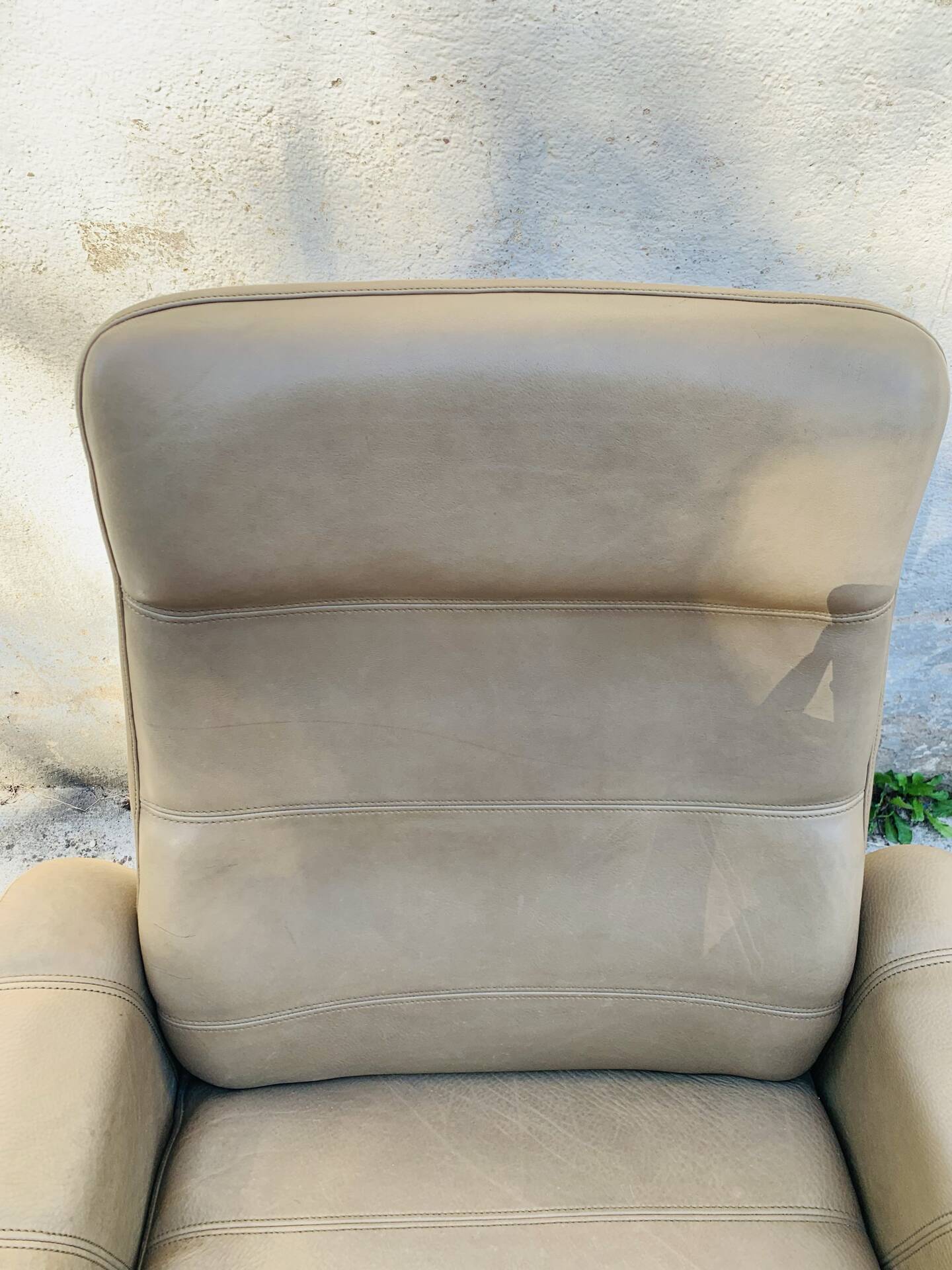 Vintage De Sede leather swivel chair, tulip base.
