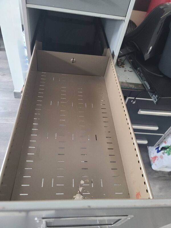 Meuble métallique 5 tiroirs