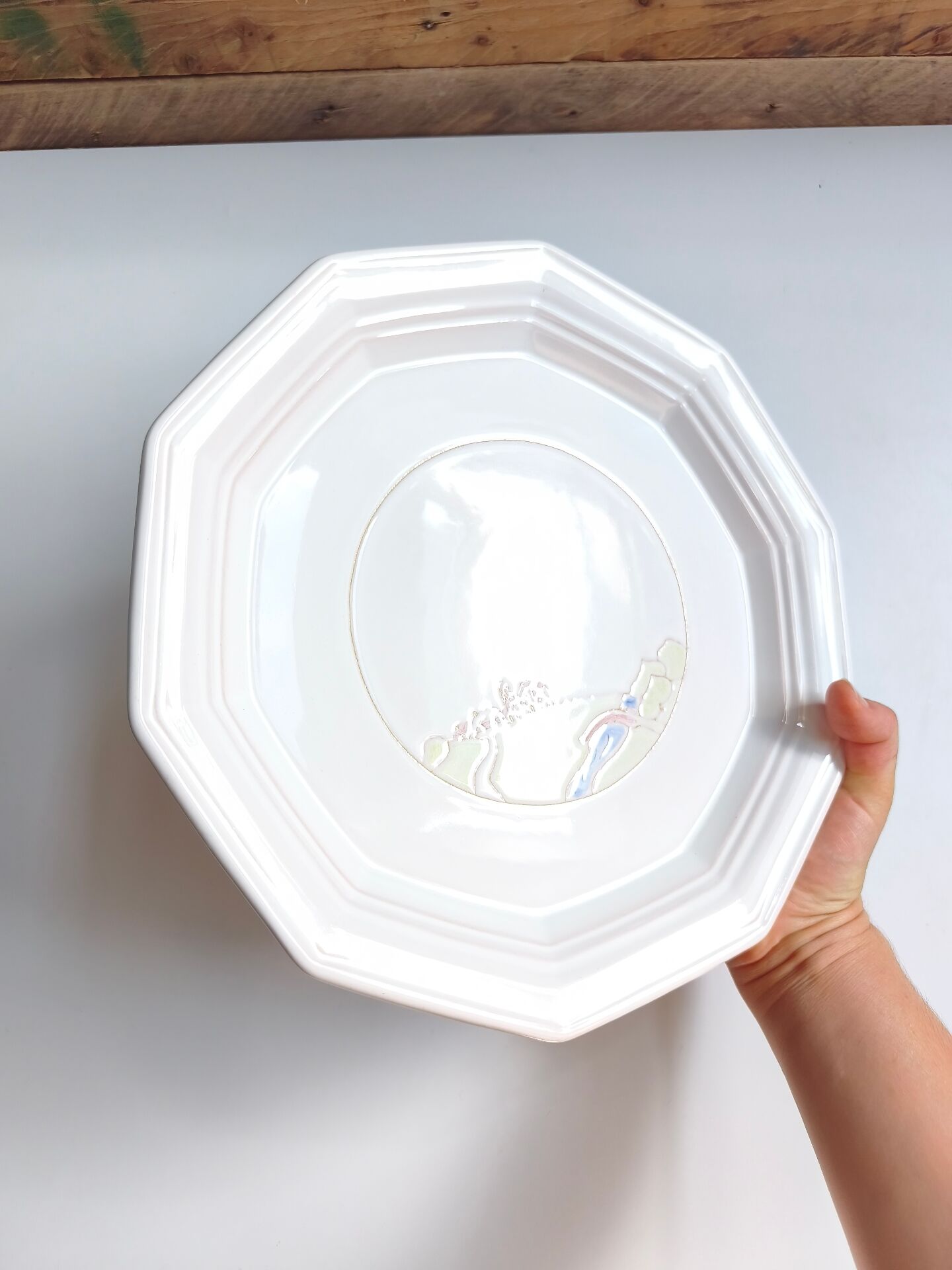 Round vintage Niderviller plate with a country decor.