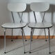 Lot de chaises blanches vintage