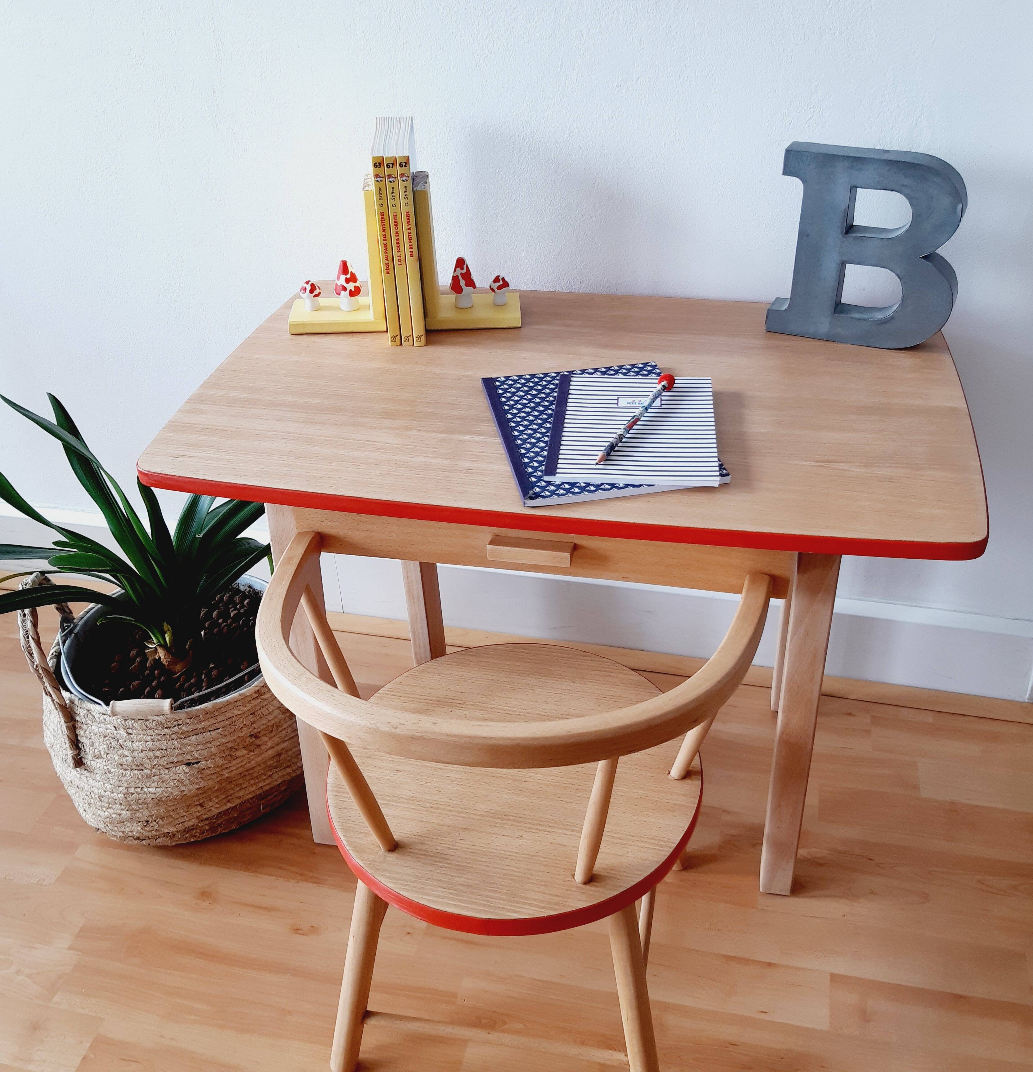 Bureau et chaise enfant vintage