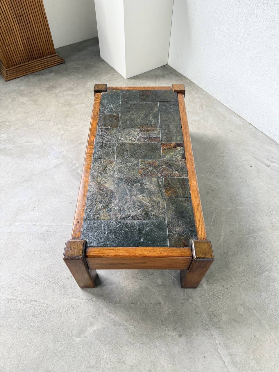 Table basse en chêne et ardoise 1950