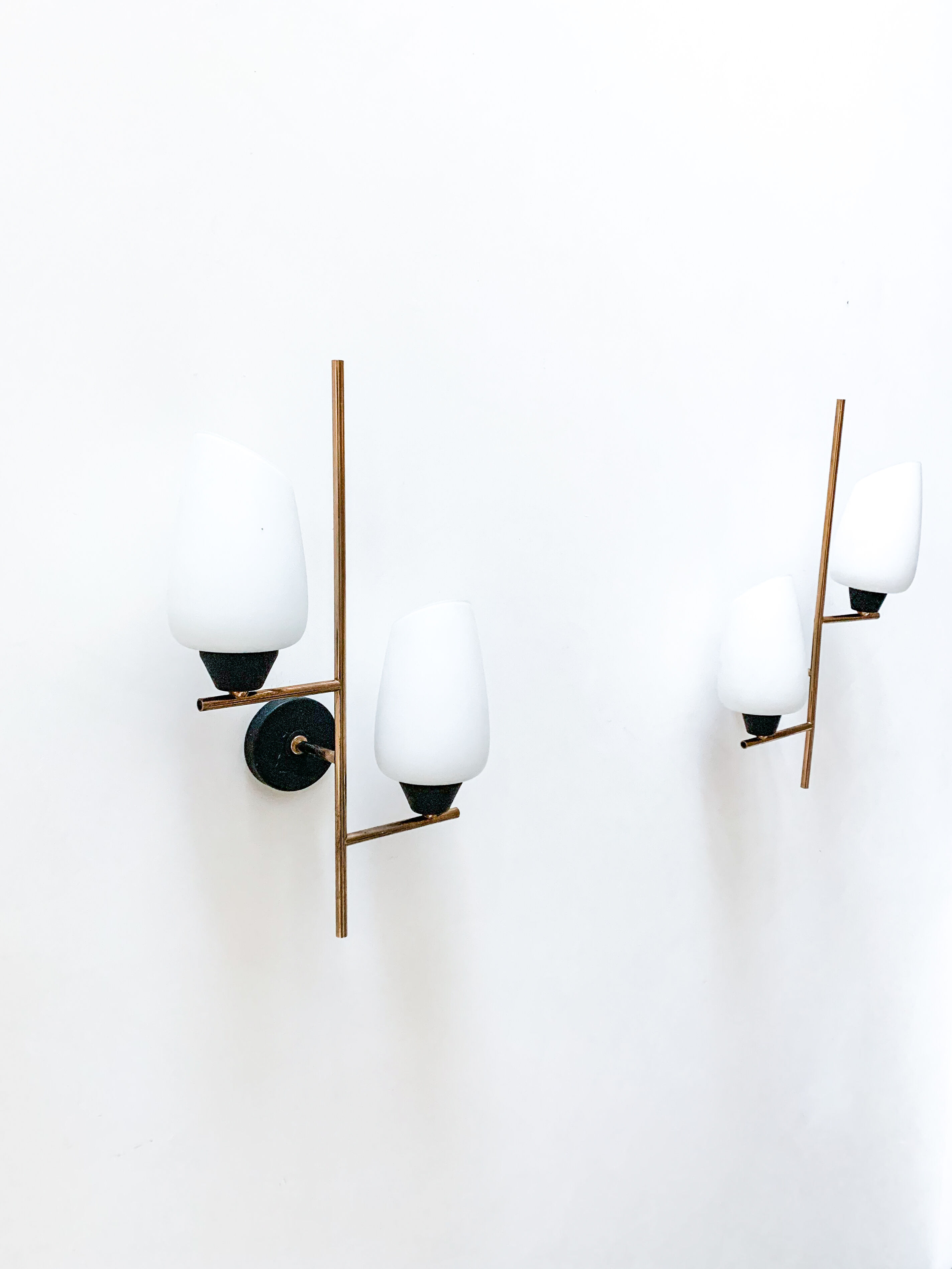 Pair of wall light of the House Arlus, gilded and opaline, 1950s
