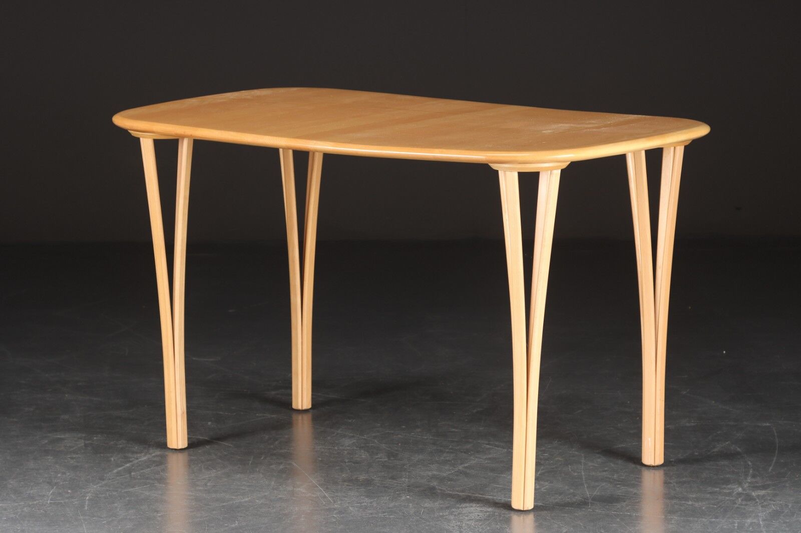 Table à manger en bois de hêtre Haslev