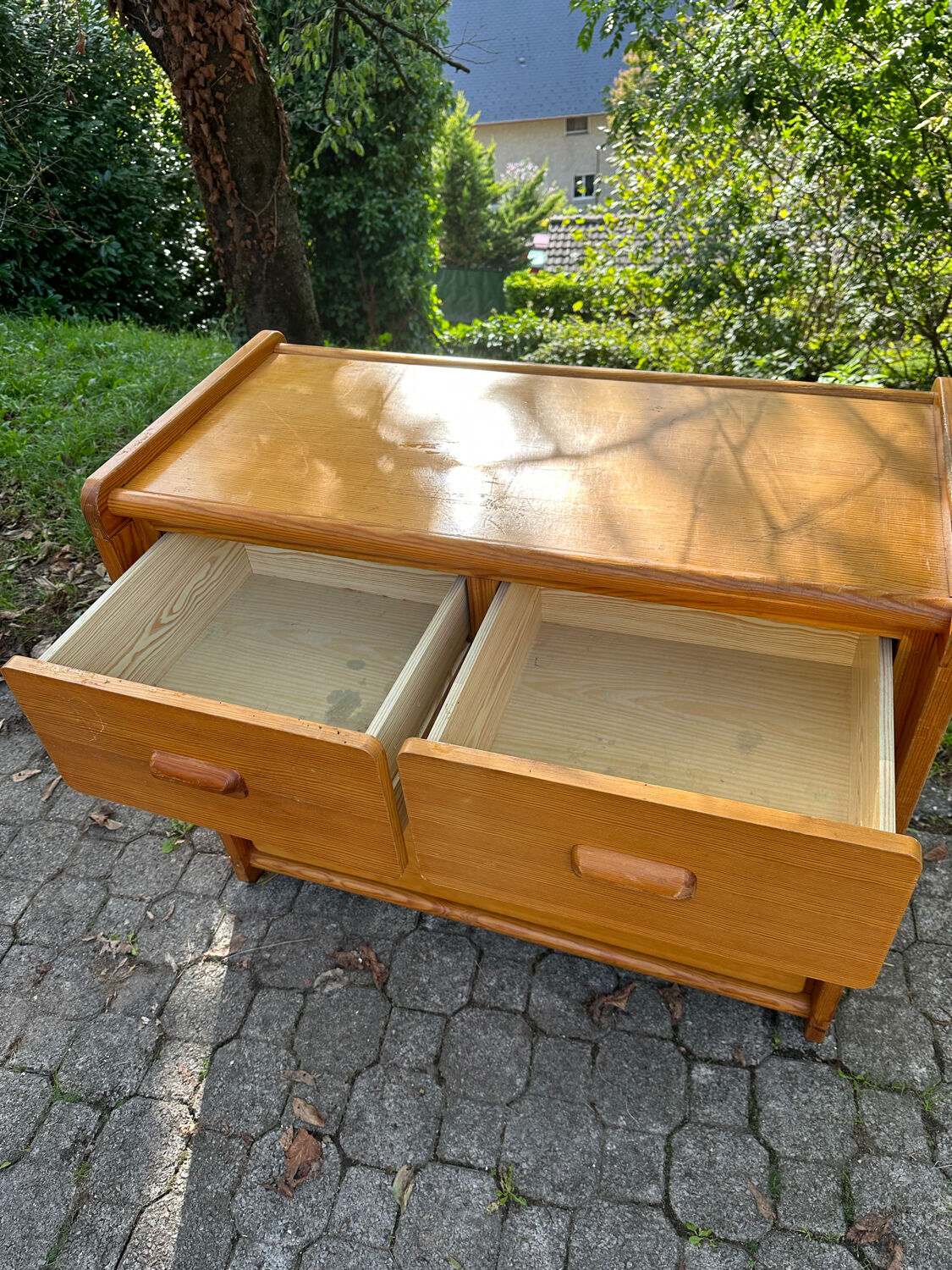 Mountain chest of drawers