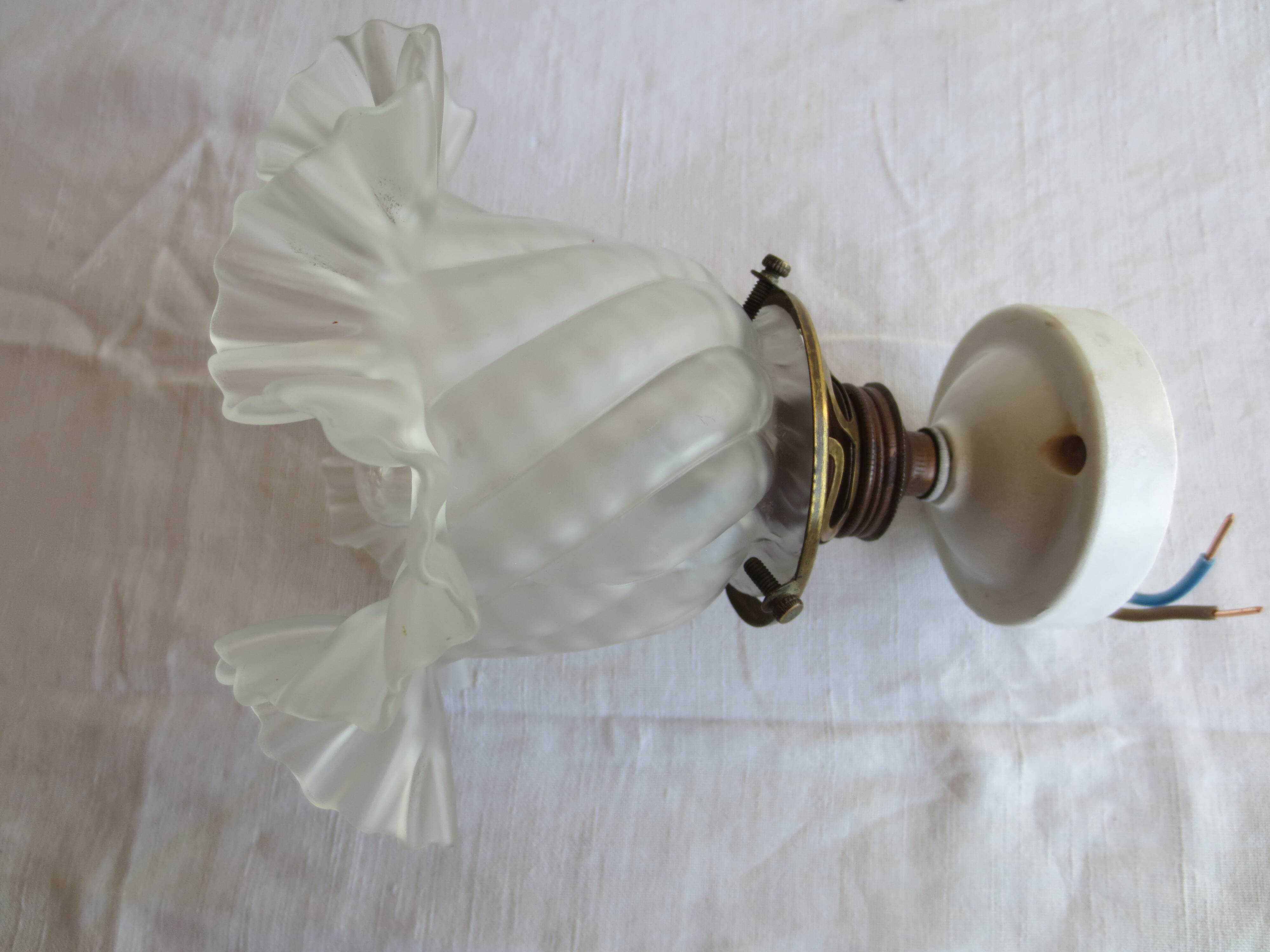 Straight wall or ceiling light fixture
