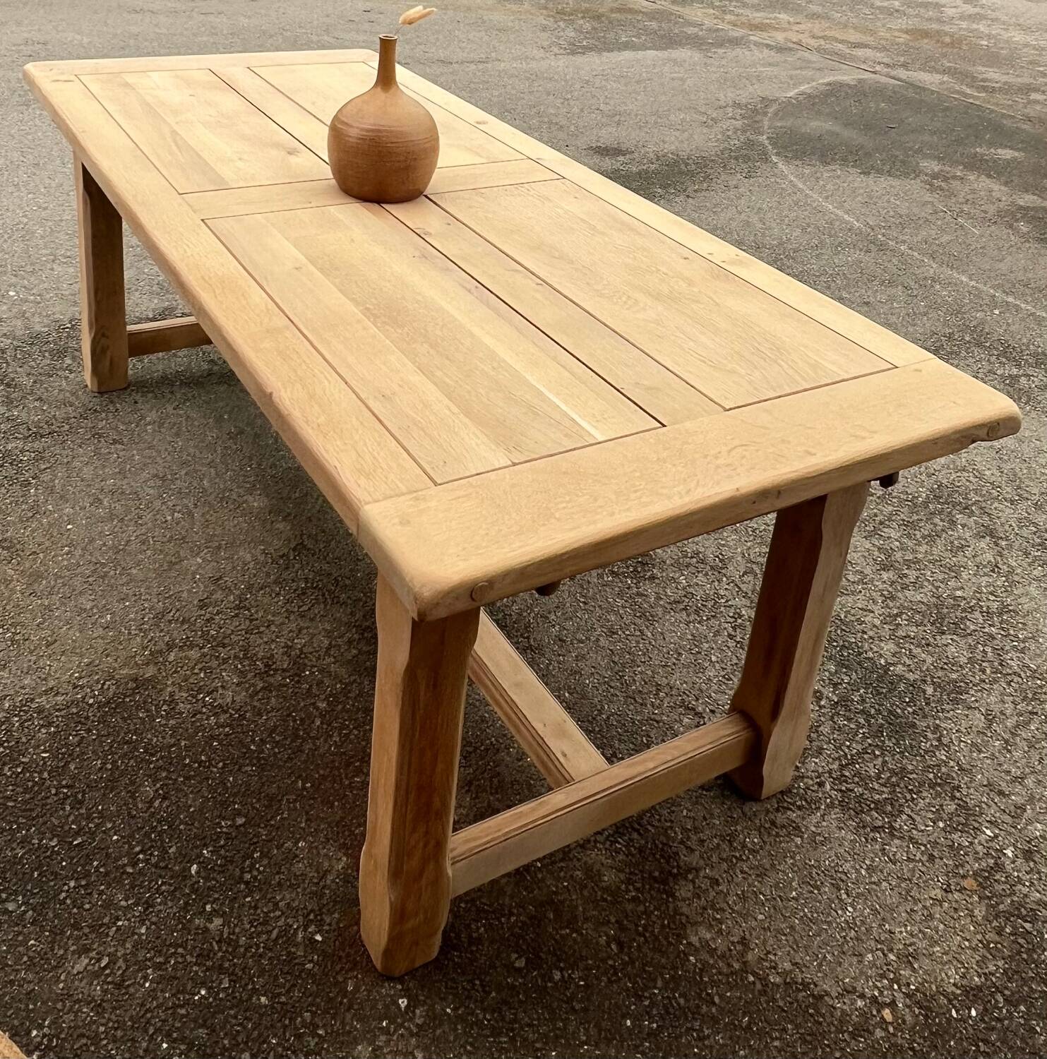 Large renovated antique table made of raw solid oak with 2 extensions, measuring 2.92m.