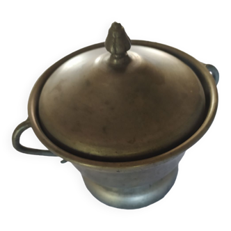 Tin pot