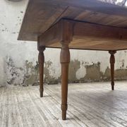 Table de ferme noyer plateau pivotable à allonges