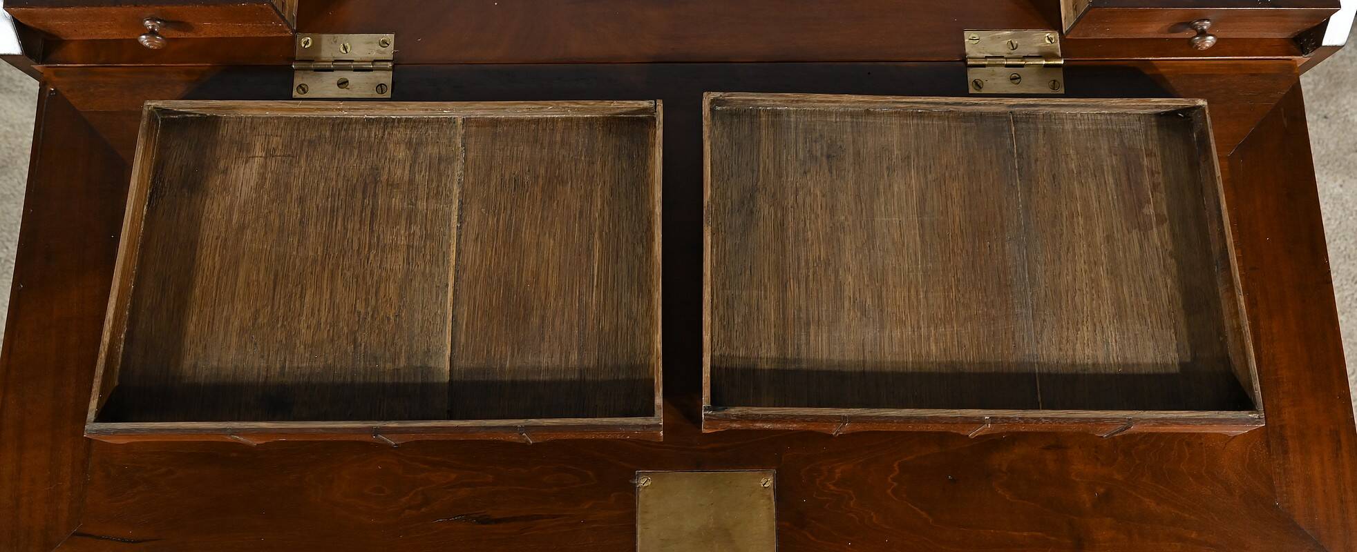 Scribanne chest of drawers in solid mahogany, Georgian period, England – 18th century