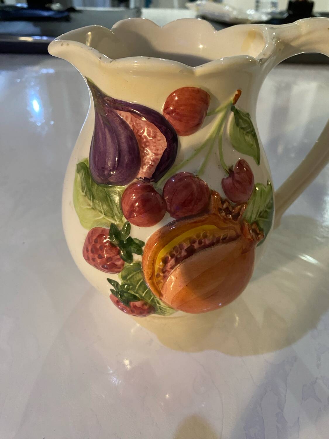 Carafe, barbotine vintage