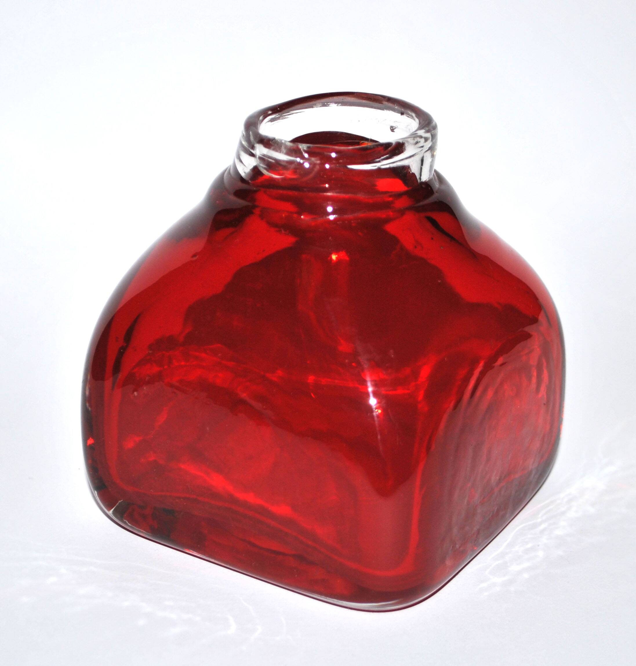 DESIGN square vase in red lined blown glass 11cm dlg Whitefriars