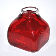 Vase carré en verre soufflé rouge