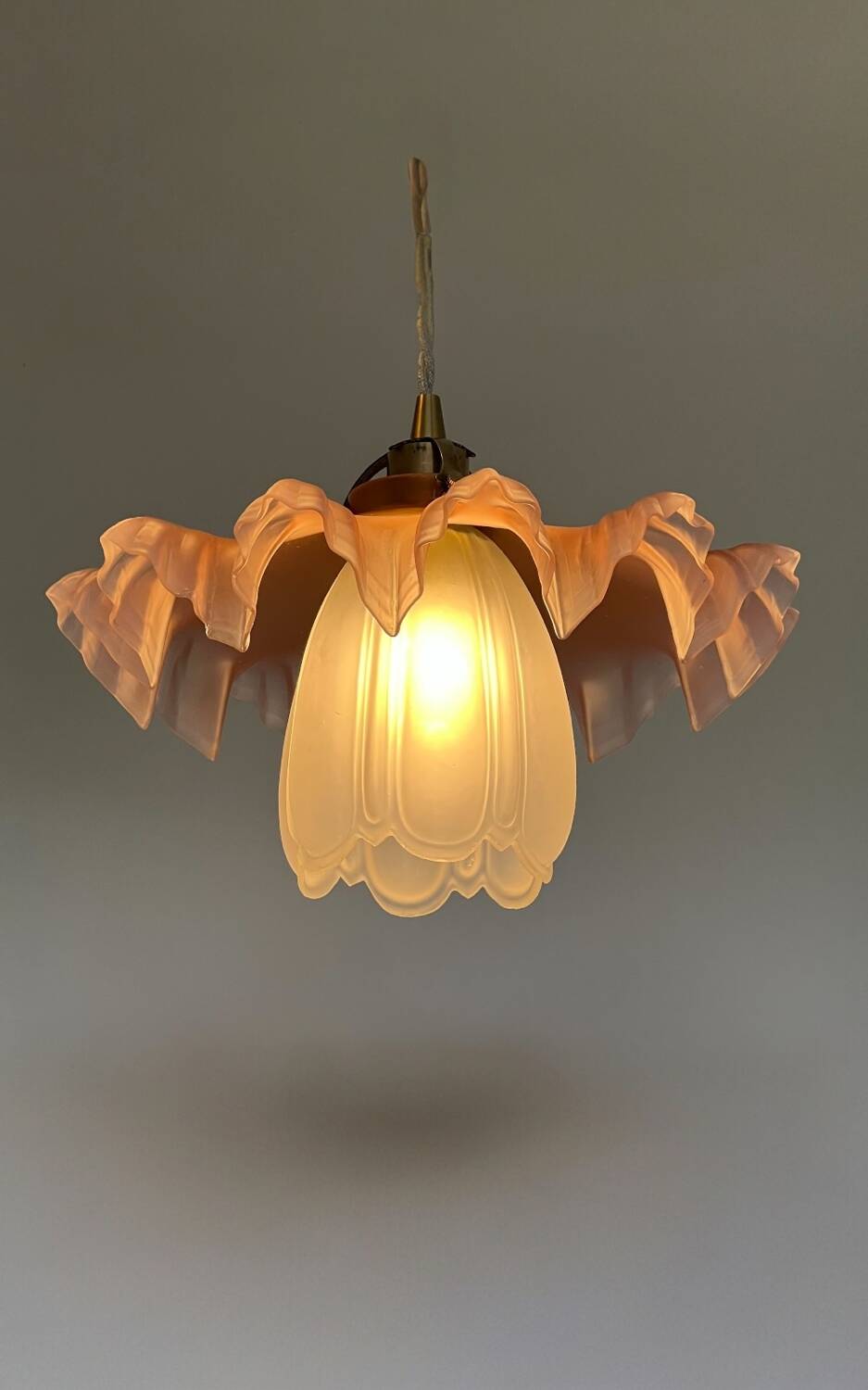 Opaline pleated suspension and Art Deco glass tulip