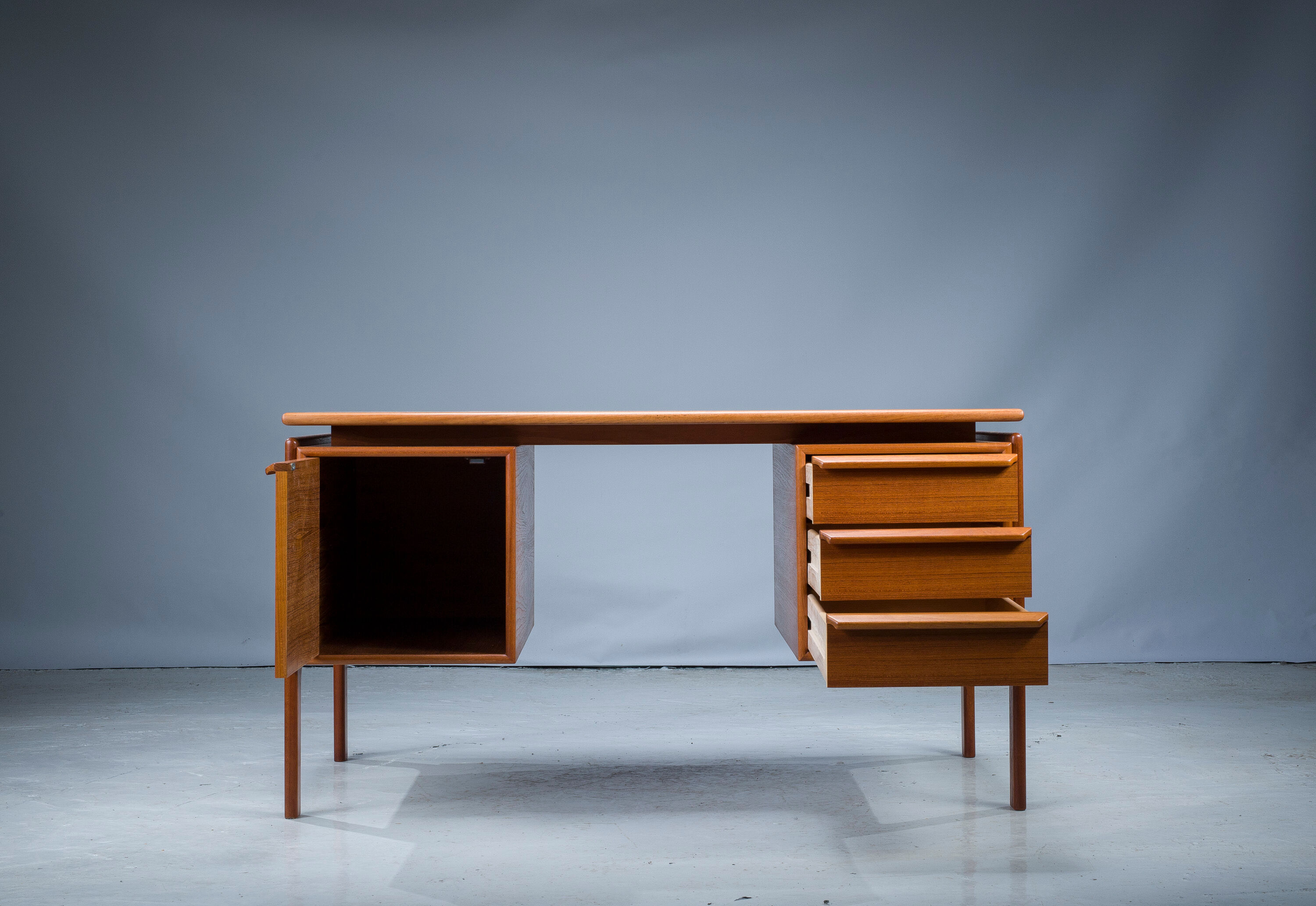 Mid-century teak freestanding desk from GV Møbler, 1960s