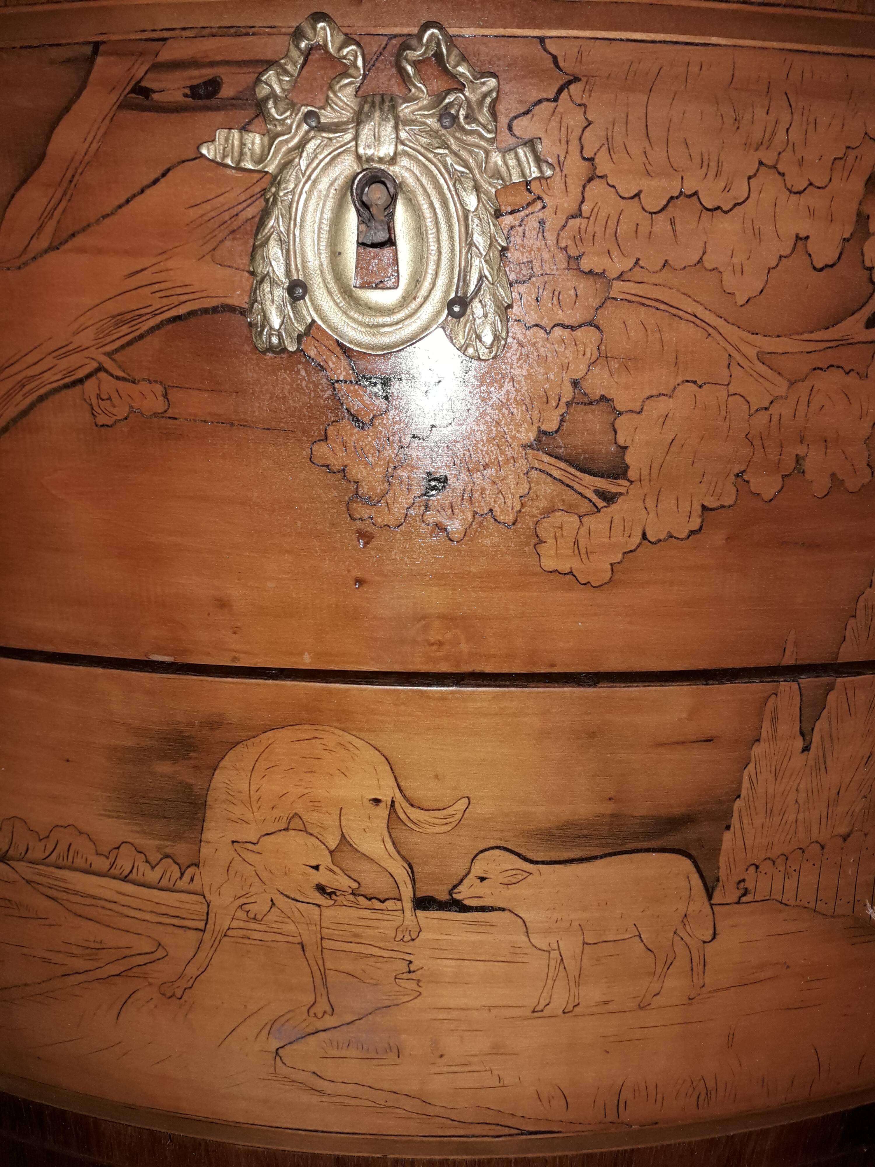 Commode demi-lune en marquetterie
