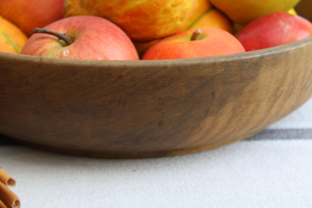 Round wooden dish