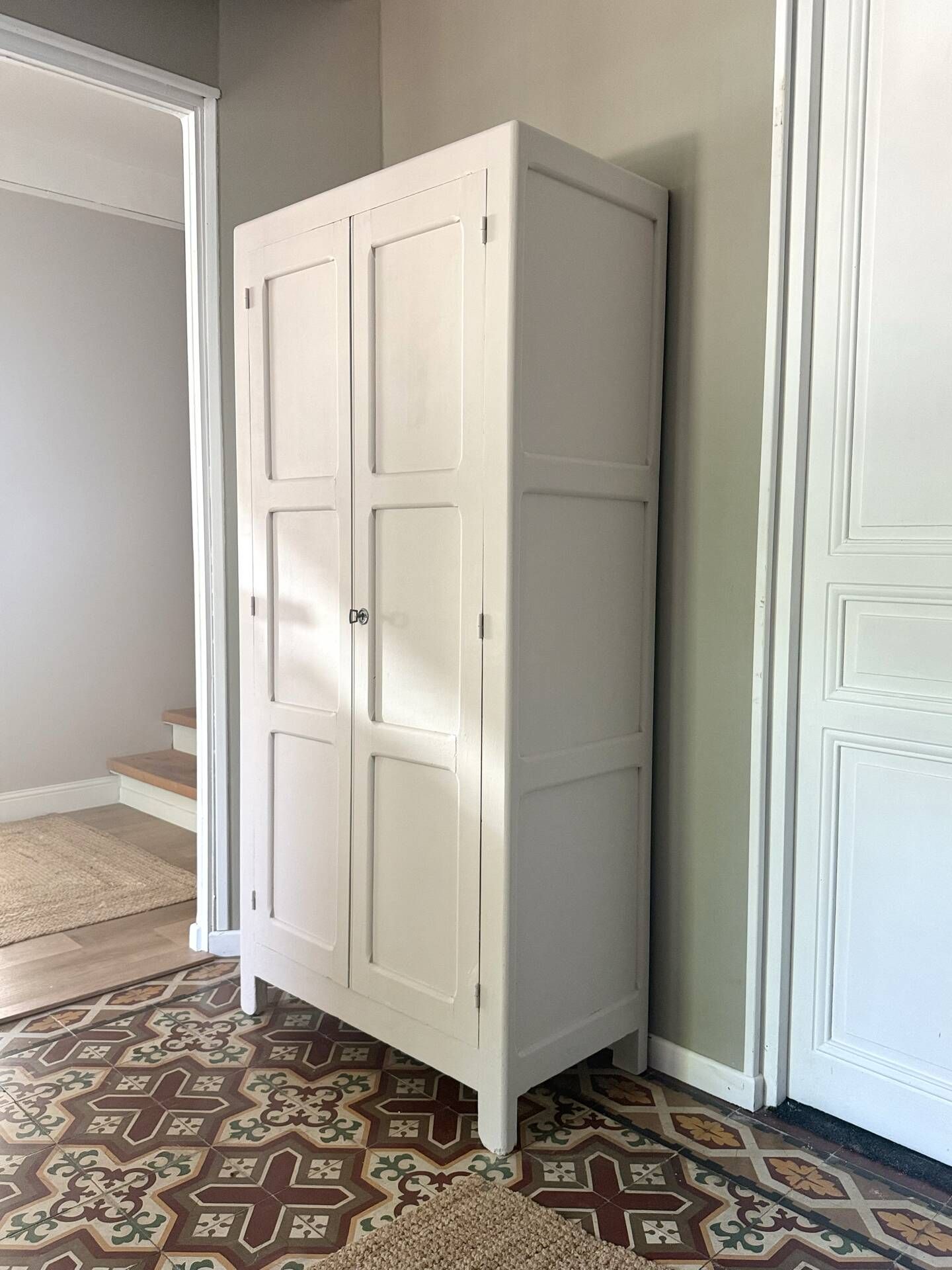 Armoire parisienne authentique 