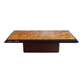 Table basse 1970 en loupe d'orme et laque