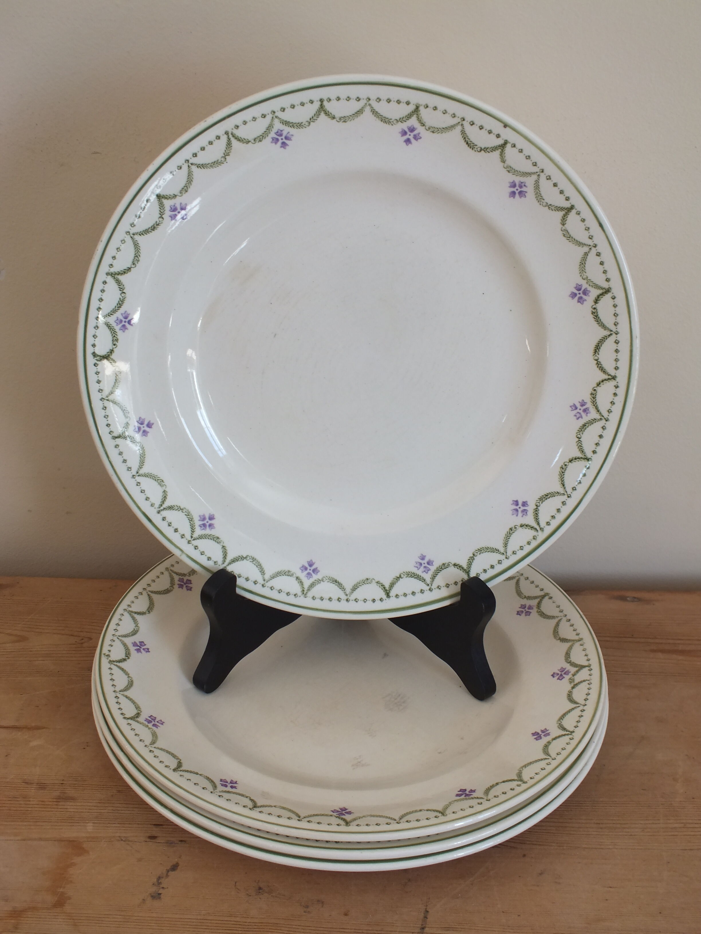 4 flat plates old Longwy Violetta