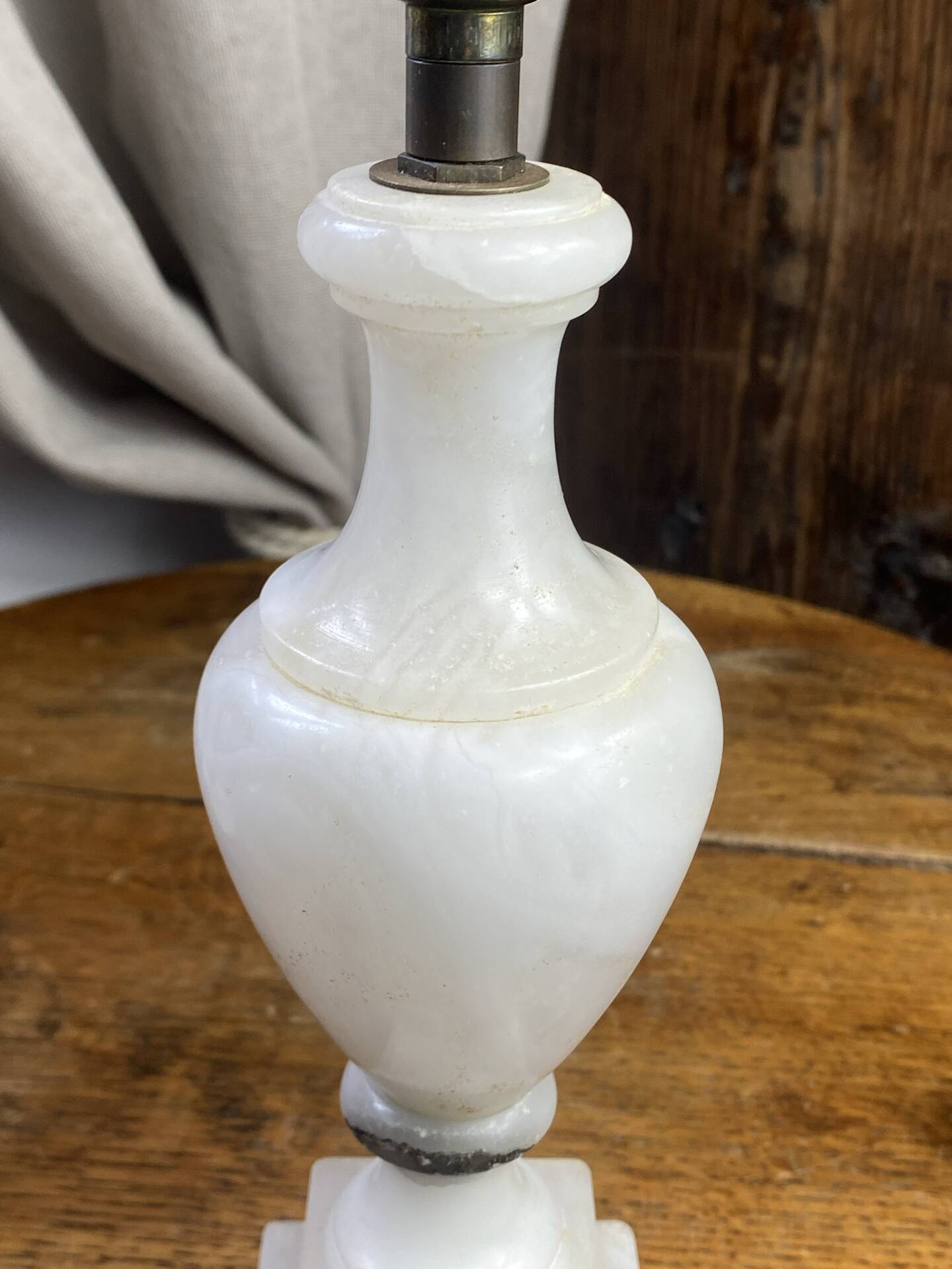 Alabaster lamp base