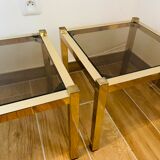 Set de deux tables d’appoint vintage 70s / 80s en laiton plaqué et verre fumé
