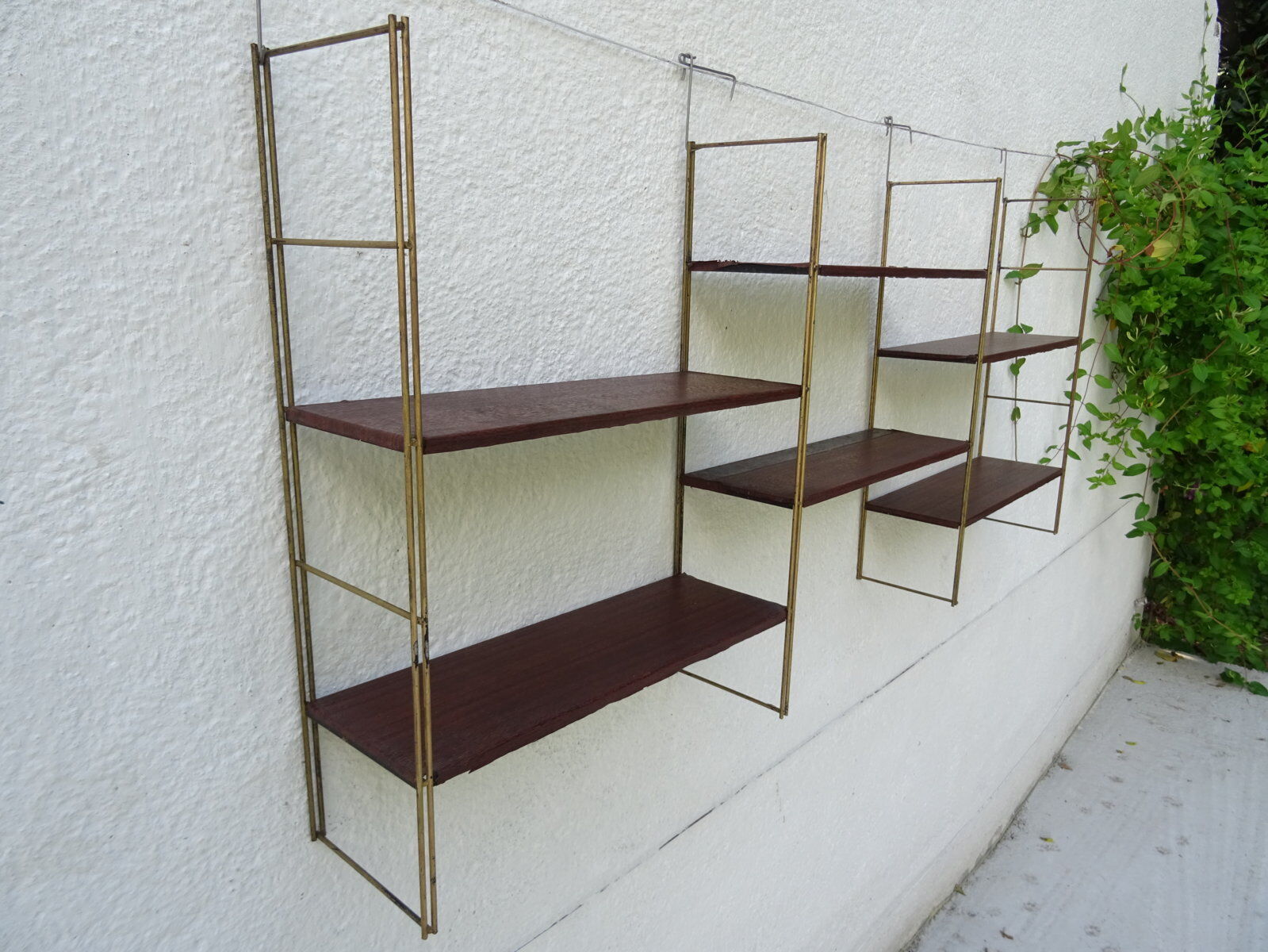 String wall shelf