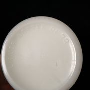 carafe en opaline blanche
