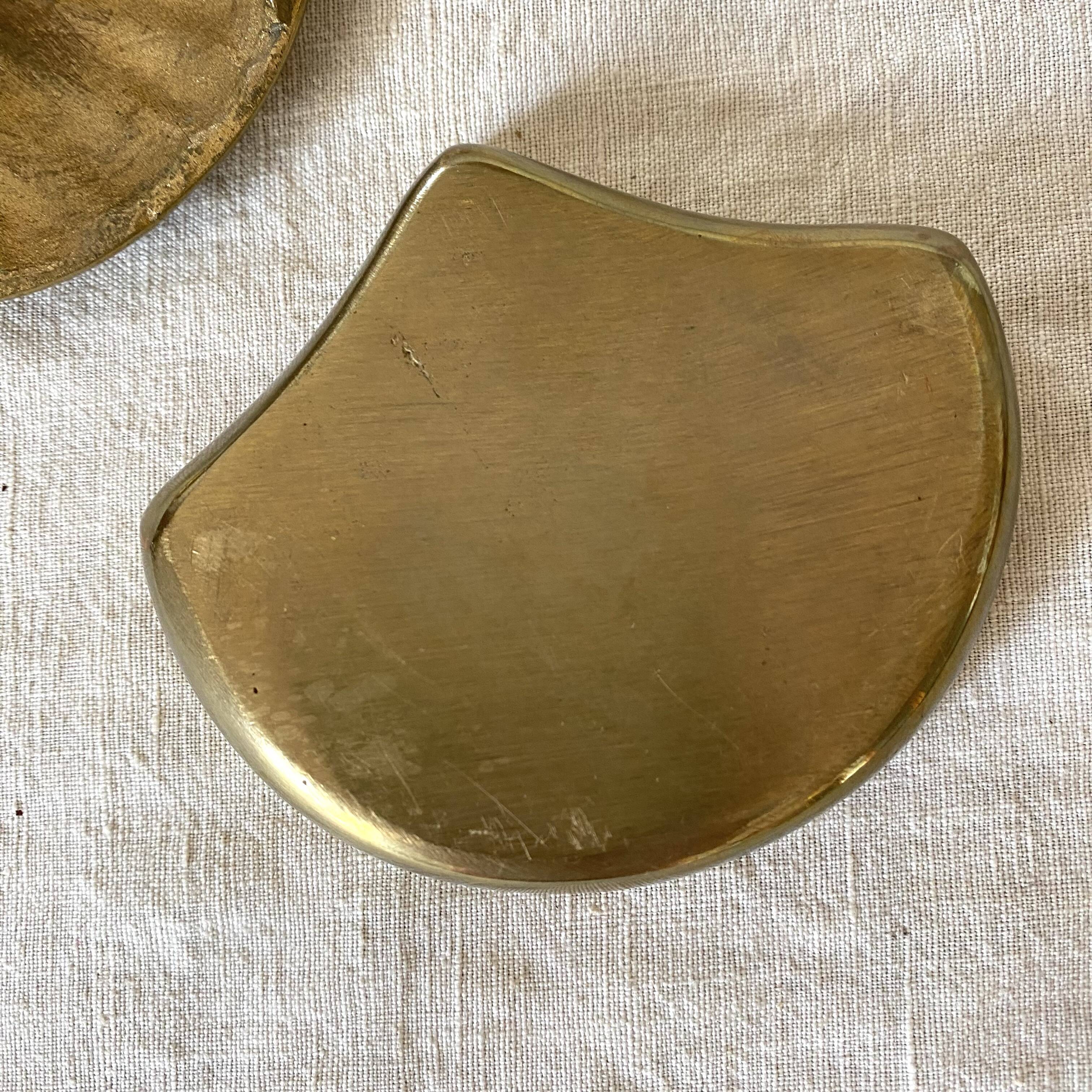 Shell box in gilded brass