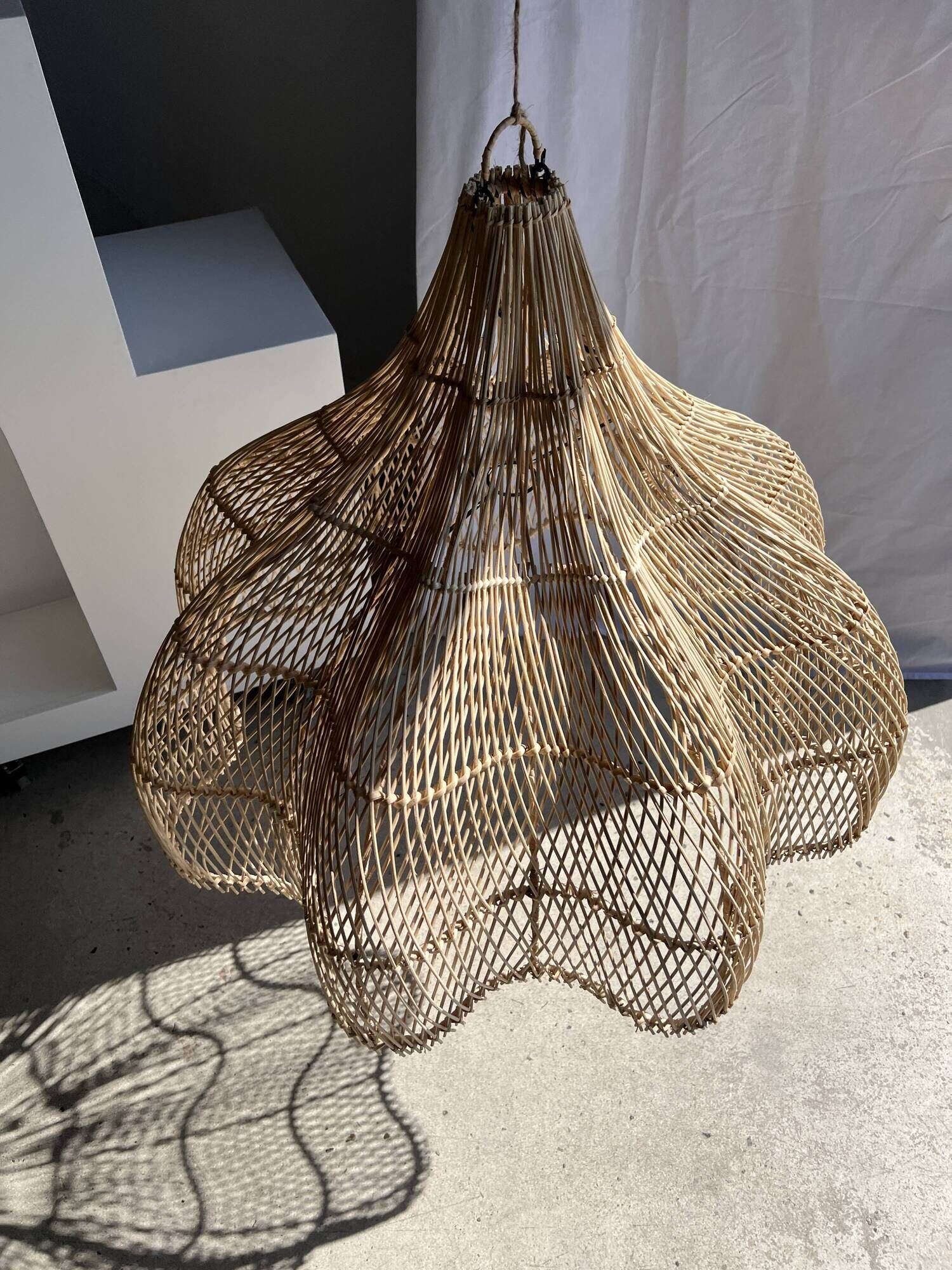 Rattan pendant lamp in the shape of a flower