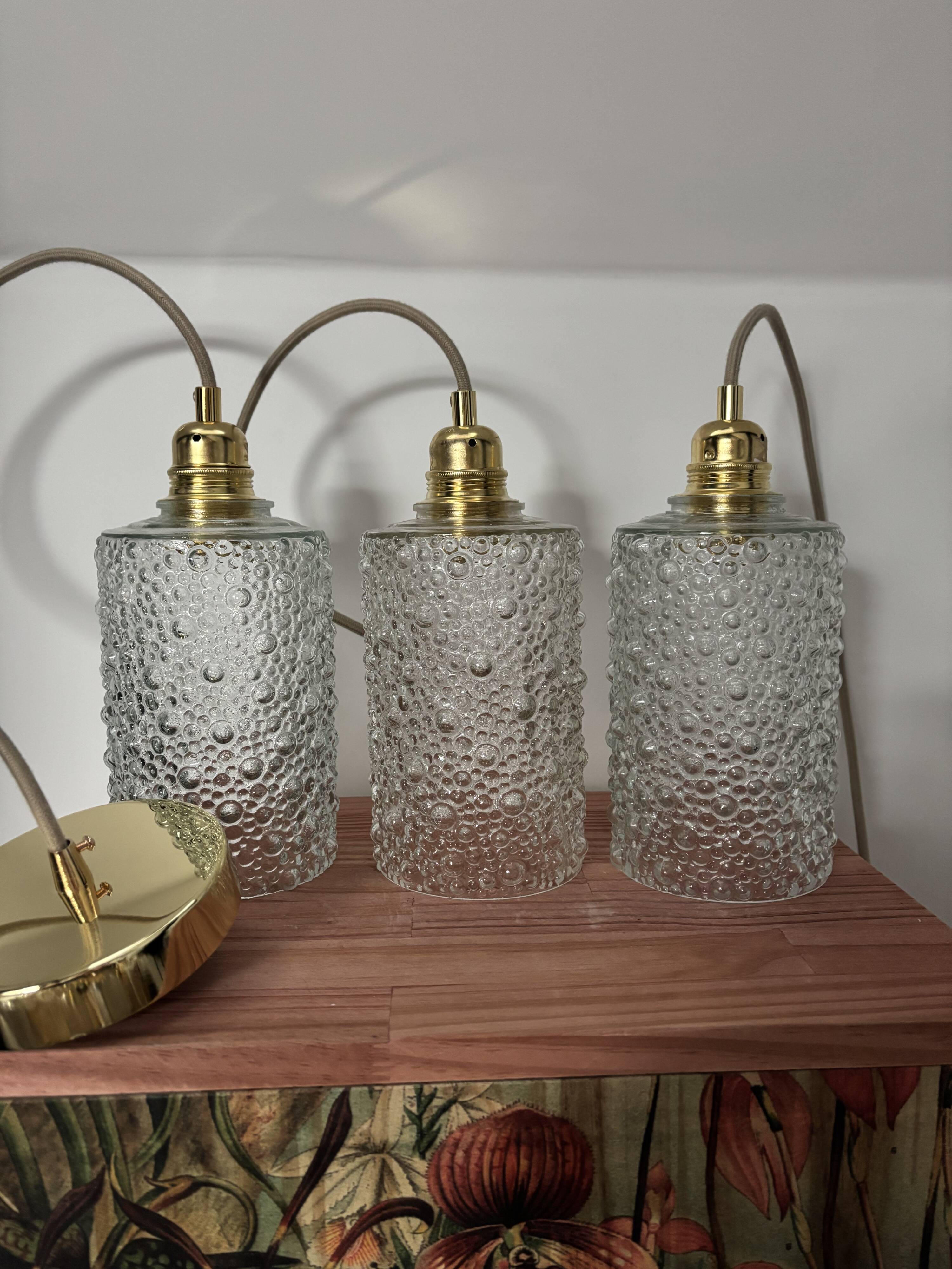Lot de trois suspensions en verre bullé vintage