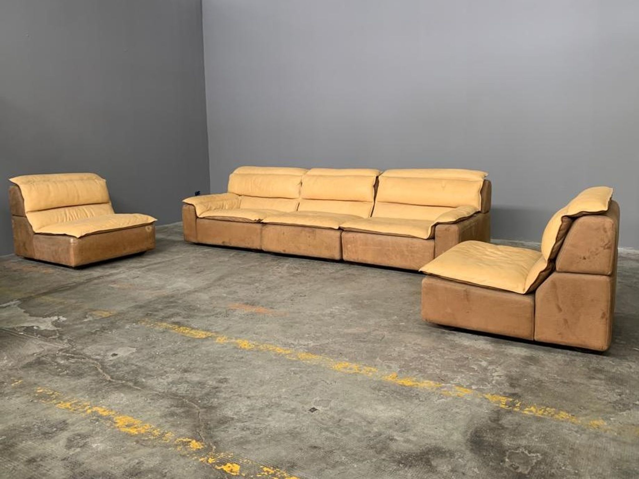 Bogo sofa in leather and suede, by Carlo Bartoli for Rossi di Albizzate