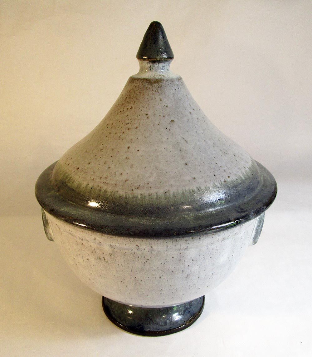 Two-tone sandstone soup bowl