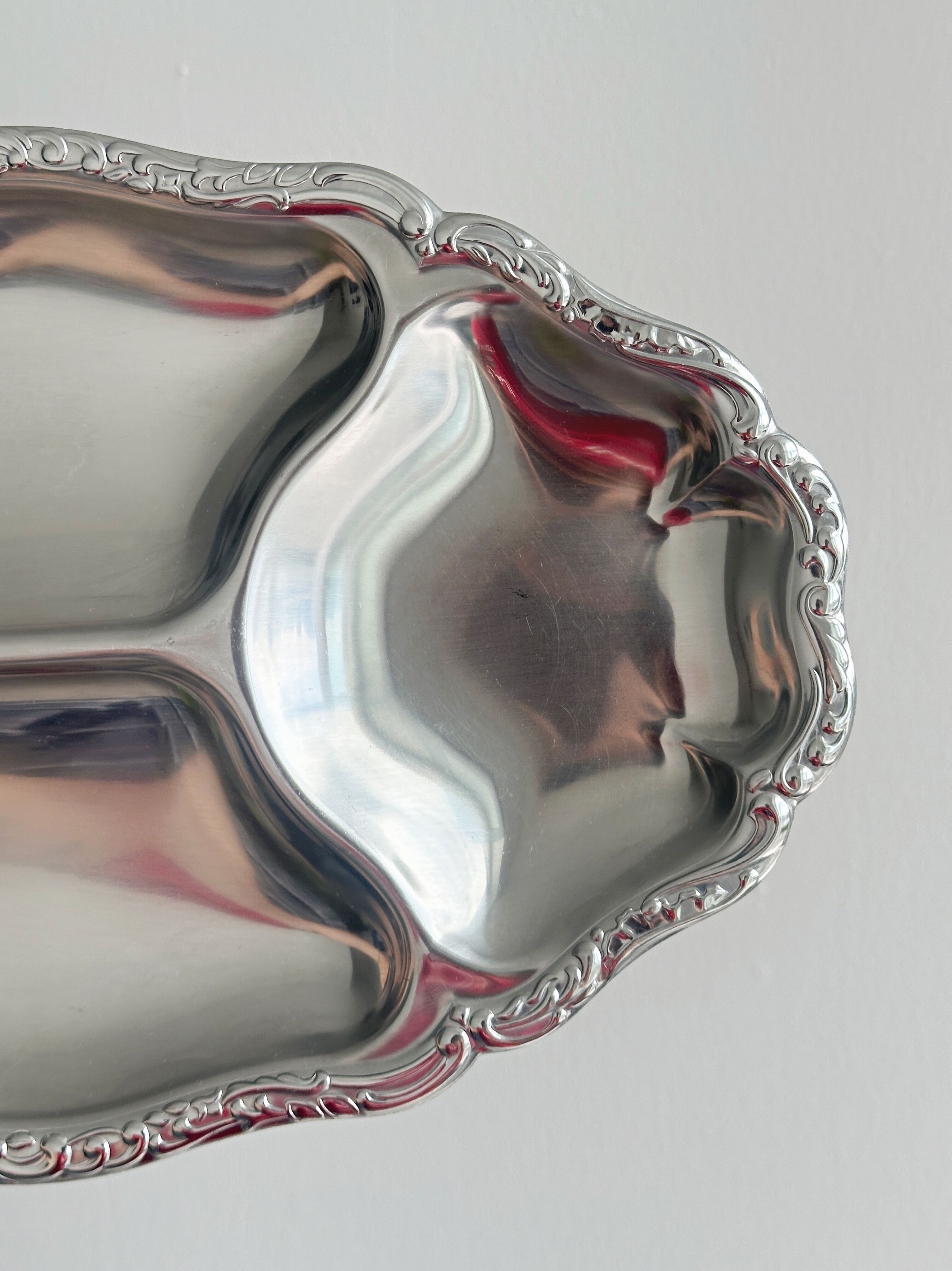 Serving dish with 4 compartments