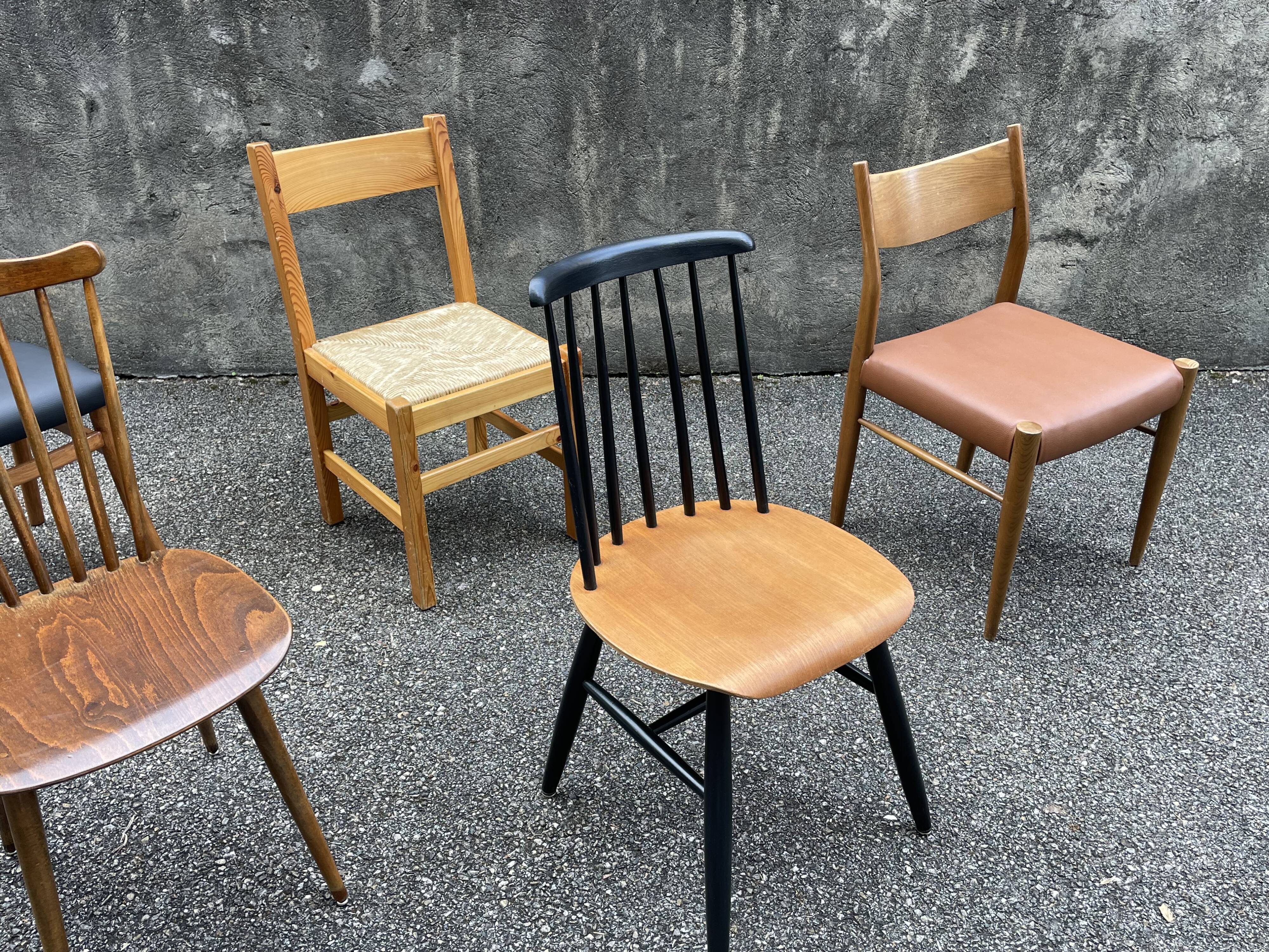 Series of 6 mismatched vintage chairs
