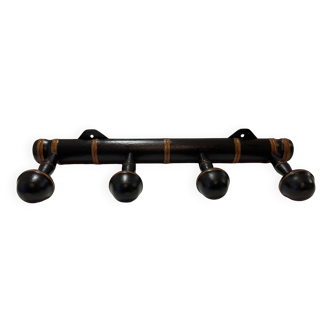Wooden coat rack with 4 hooks