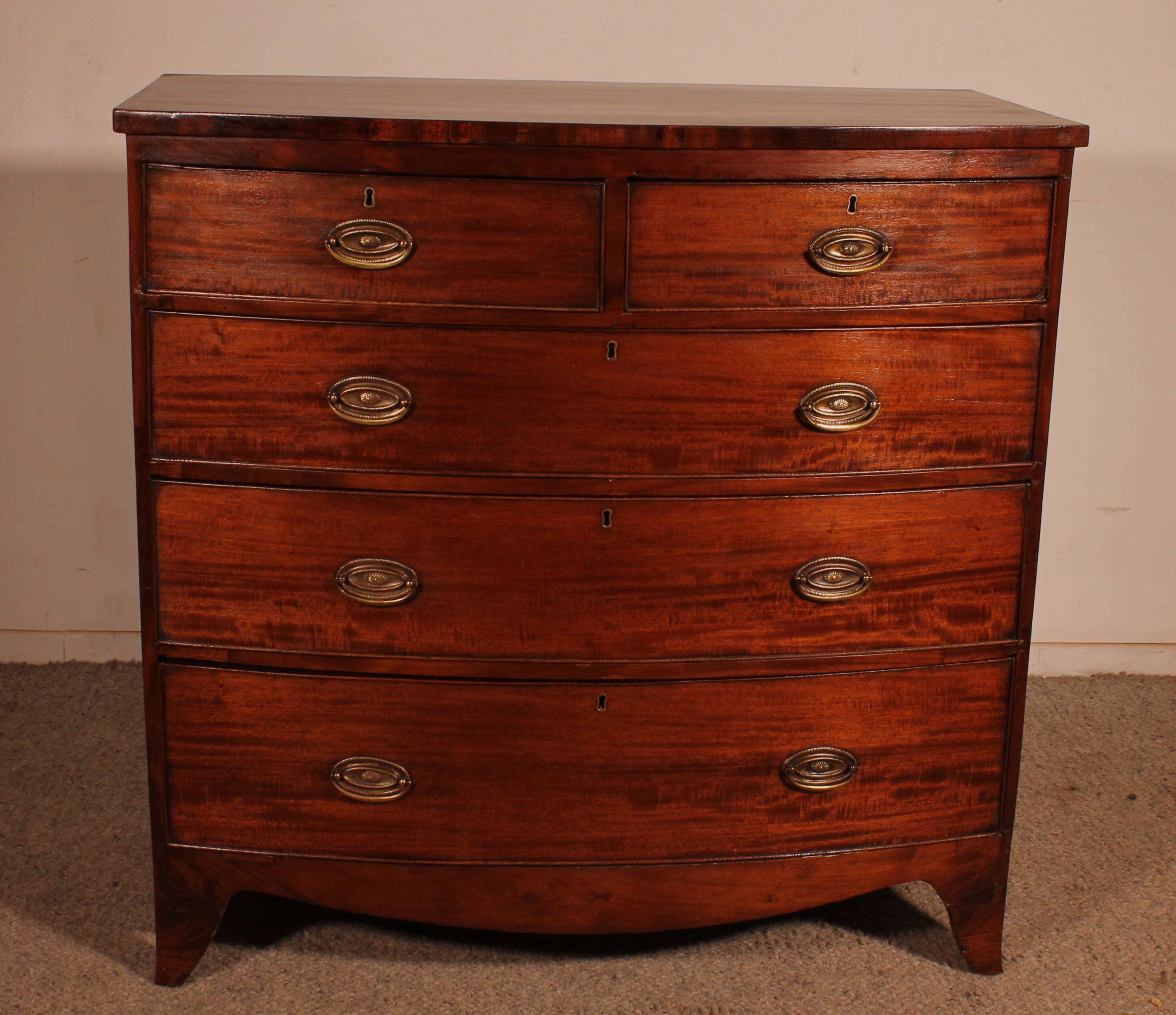 Bombé commode in mahogany from the early 19th century.