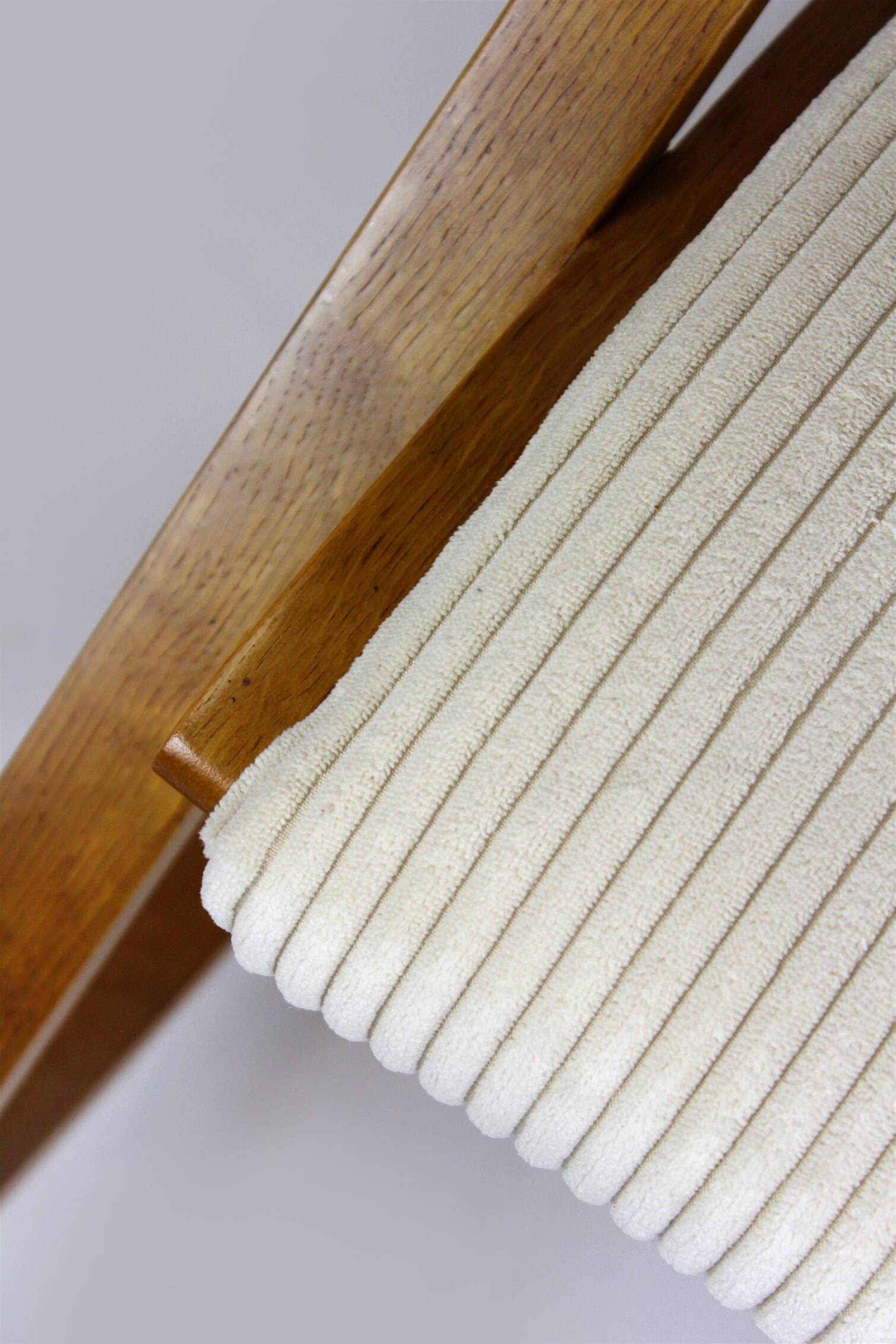 Fauteuil à bascule en contreplaqué restauré du milieu du siècle par L. Volak pour Drevopodnik Holesov, années 1960