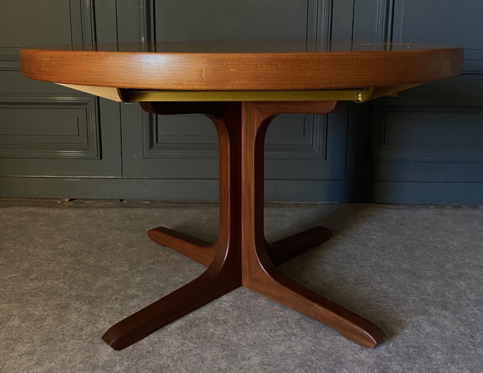 Table Baumann scandinave ronde 1970 rallonges a systeme 4 à 8 personnes