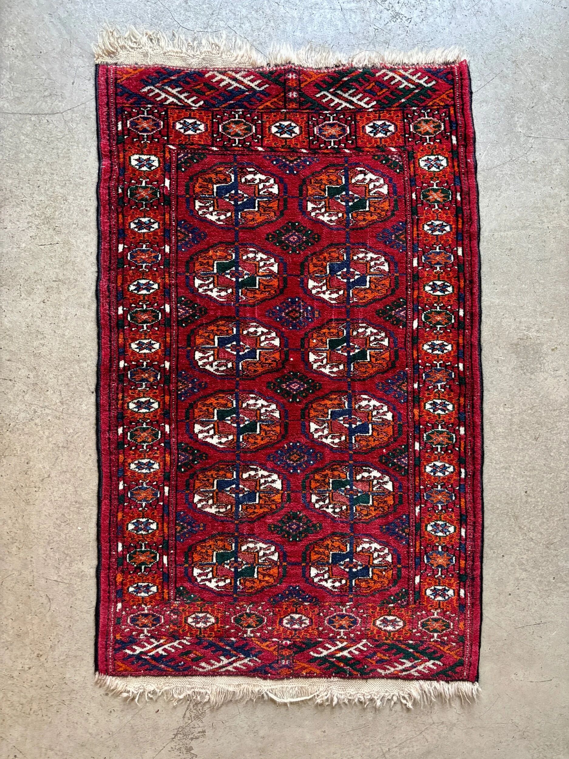 Bukhara rug with 12 panels in wool and burgundy silk, 88 x 54 cm.