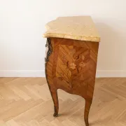 Commode sauteuse style Louis XV en marqueterie et marbre