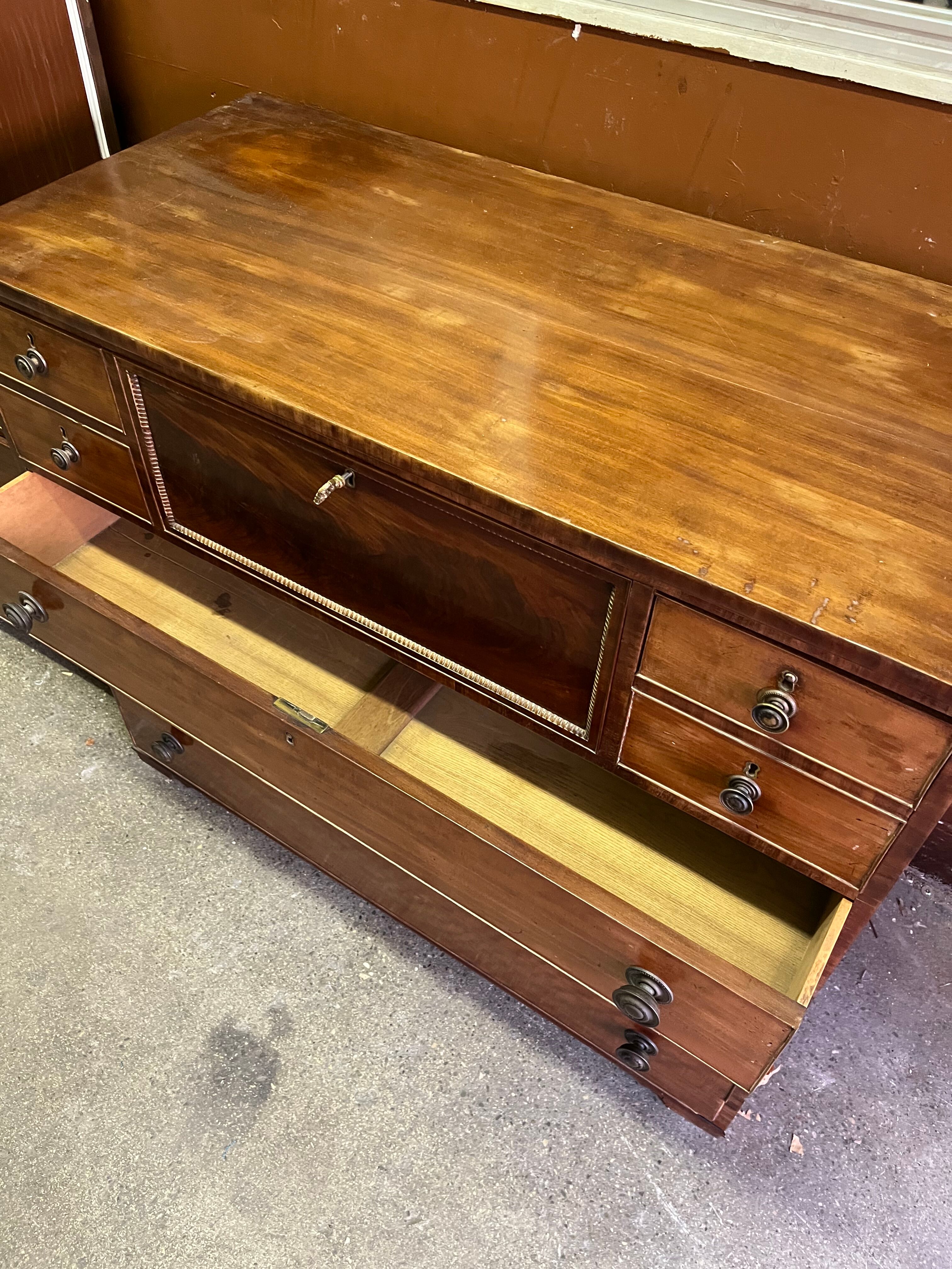 Commode secrétaire avec tiroirs