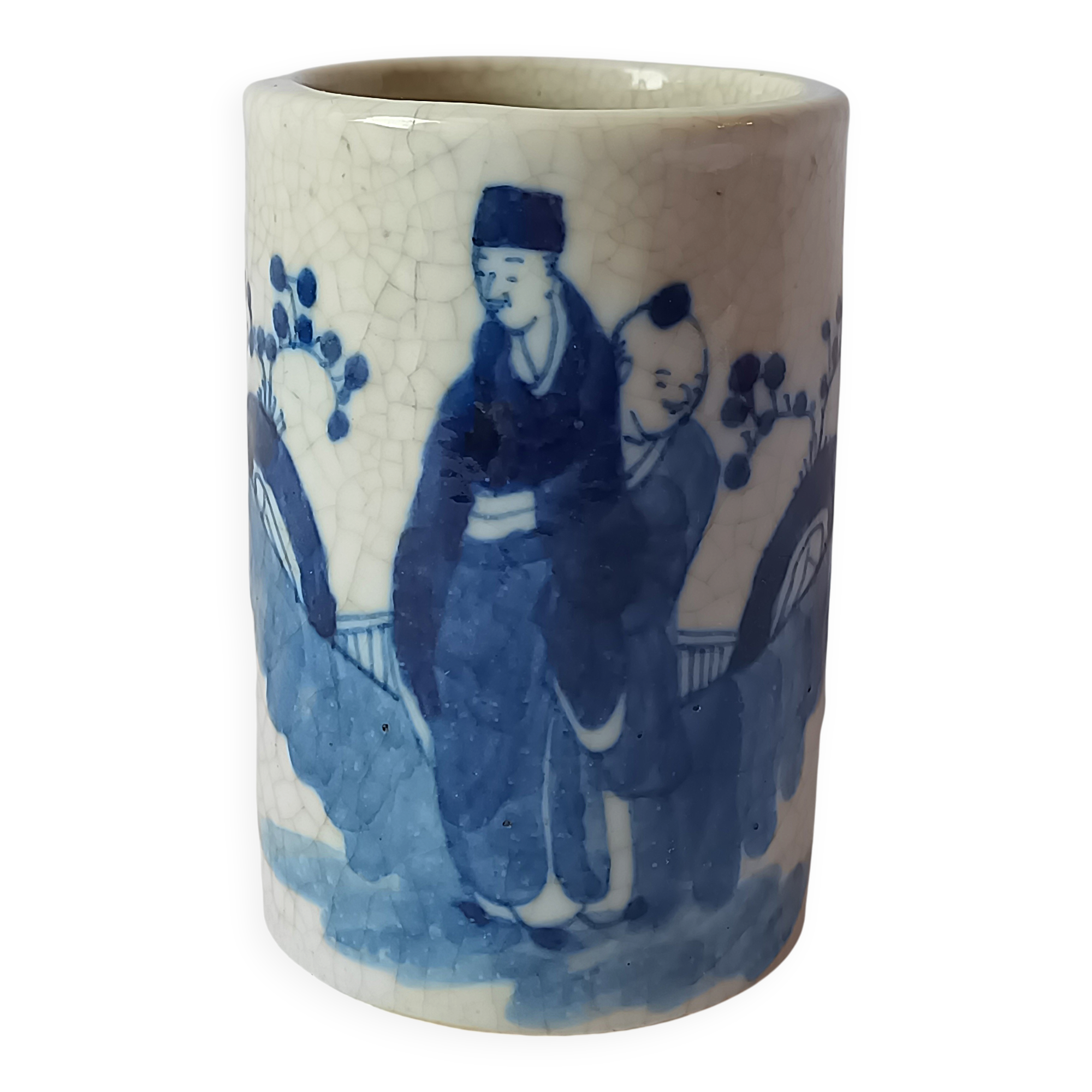 Antique cylindrical Bitong vase, cracked blue and white ceramic, China, late 19th century.