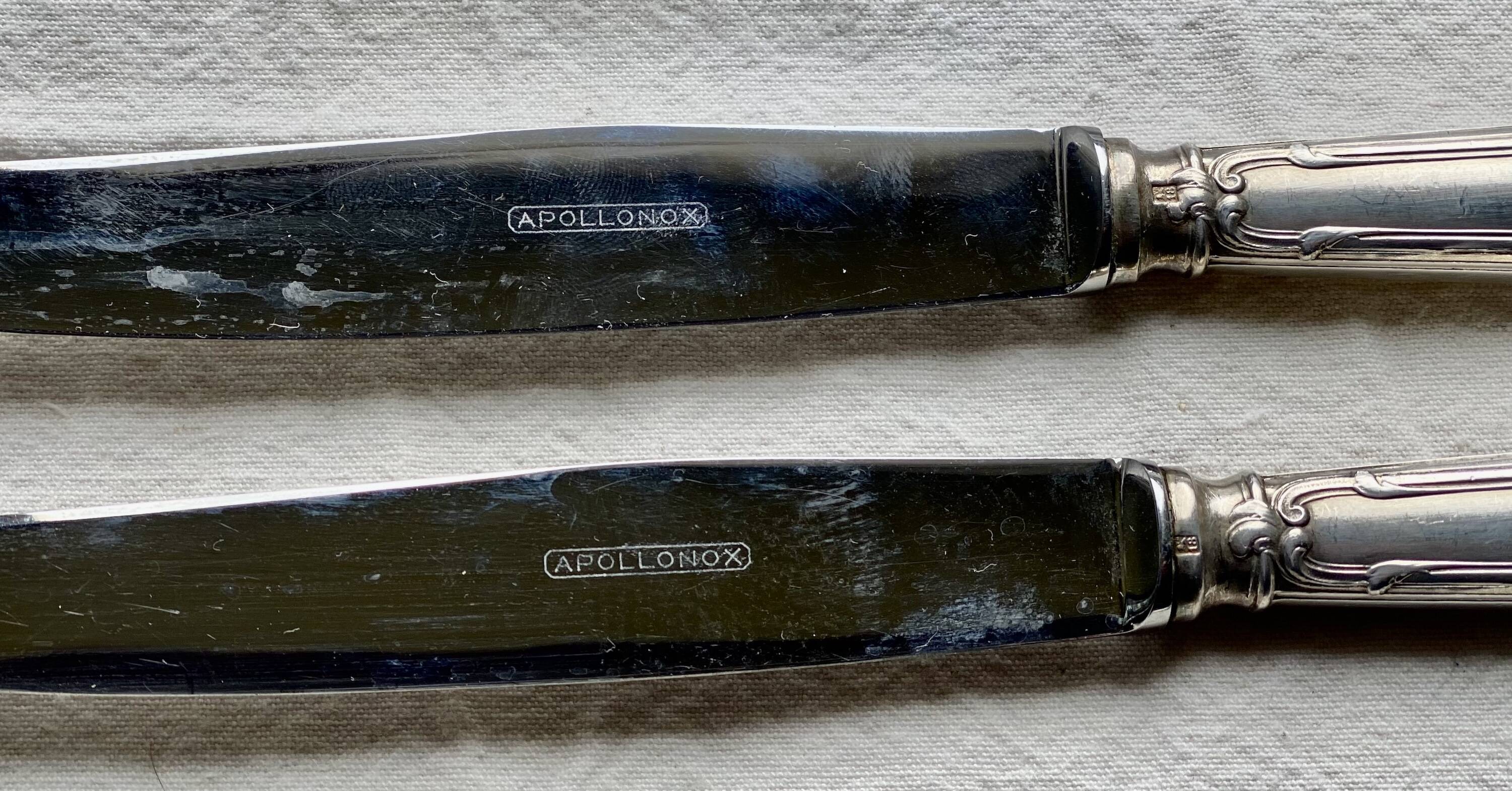 Set of 12 silver-plated metal table knives in Art Nouveau style.