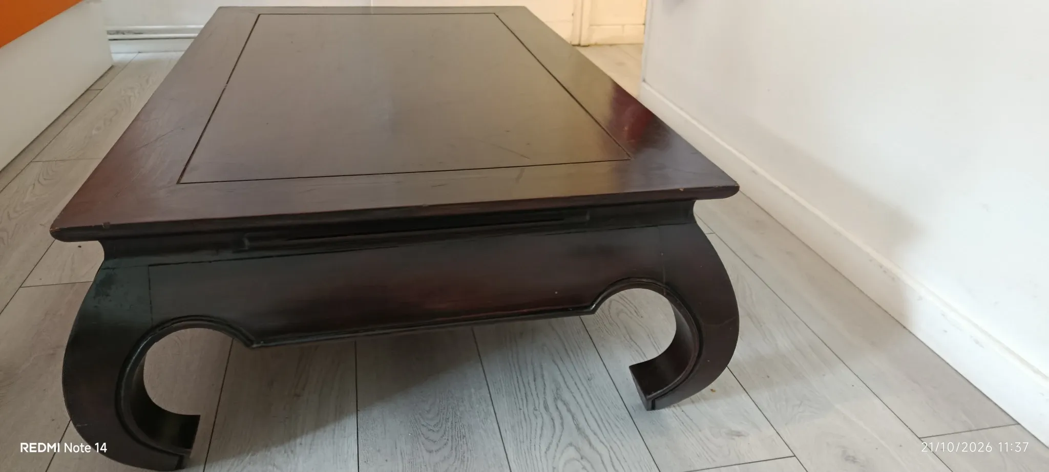 Opium-style coffee table in solid wood (Fancy Wood) – 120 cm