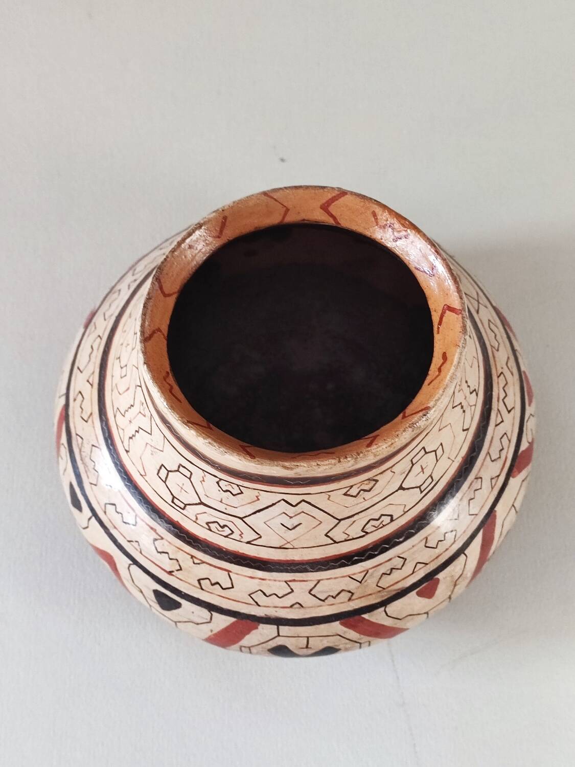 Peruvian Shipibos pottery vase